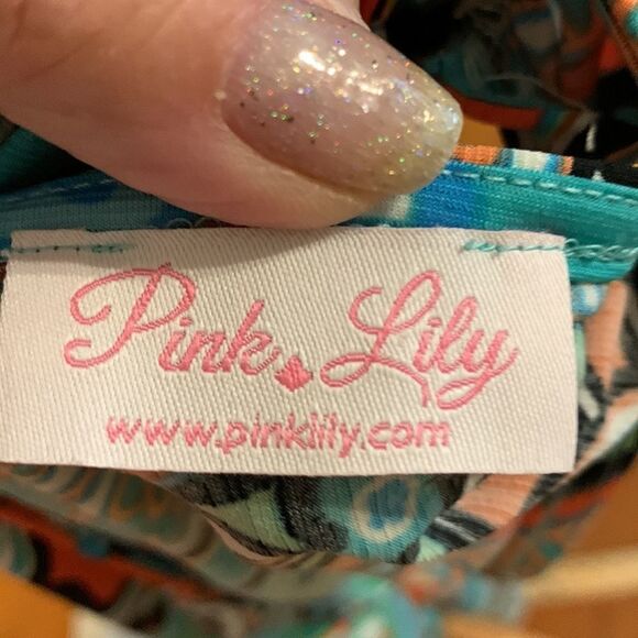 Pink Lily geometric design romper. Missing size… See photos - Picture 6 of 6